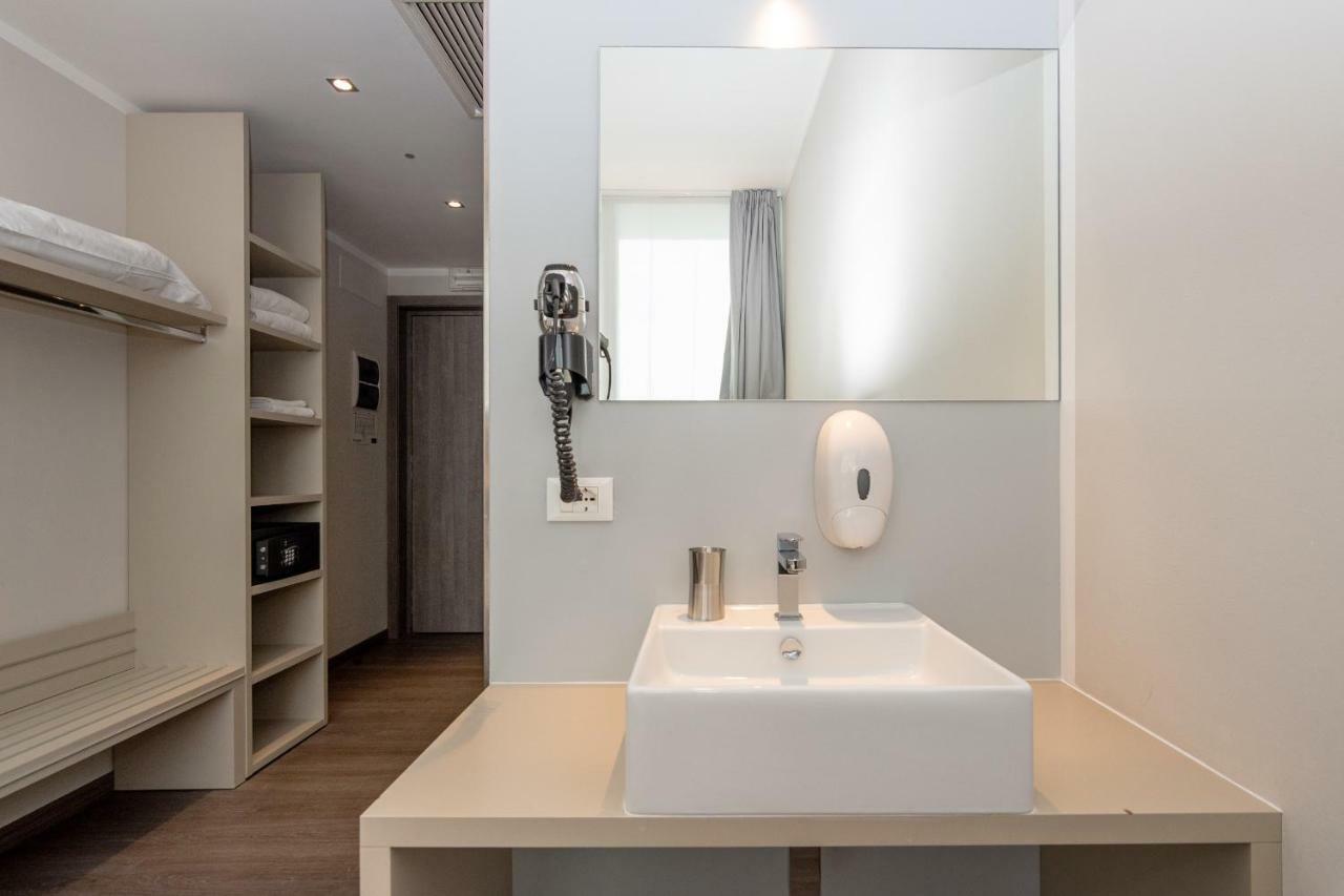 Bb Hotels Smarthotel Milano Linate Сеграте Экстерьер фото